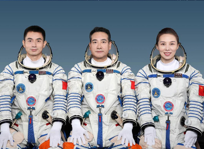 开云手机站登入:神州十三号对接成功